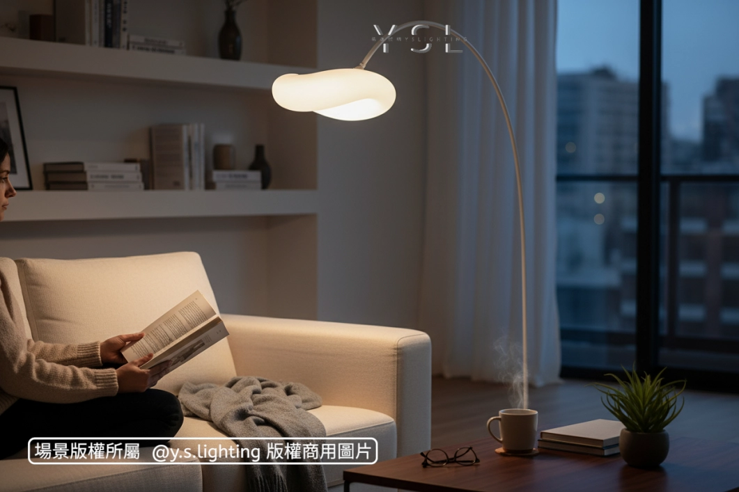 輕擁朵朵落地燈