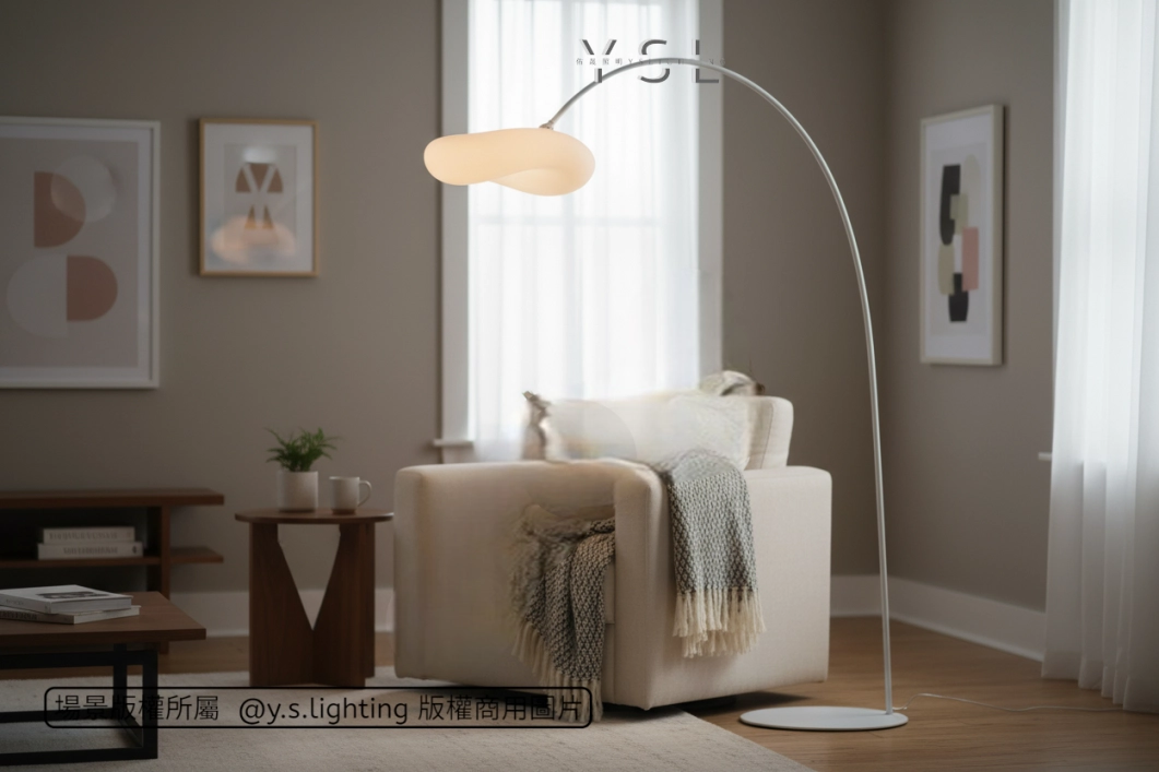 輕擁朵朵落地燈