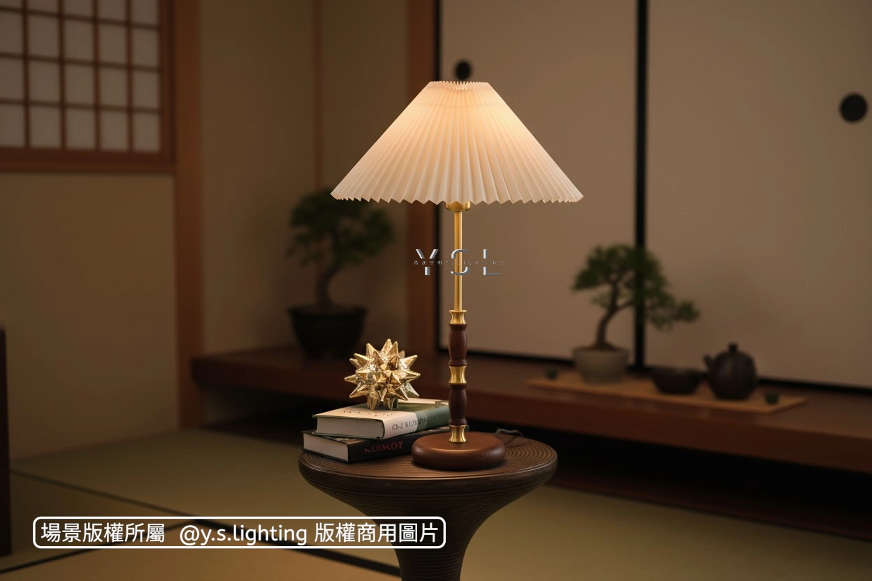 褶影檯燈