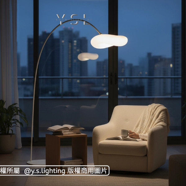 輕擁朵朵落地燈