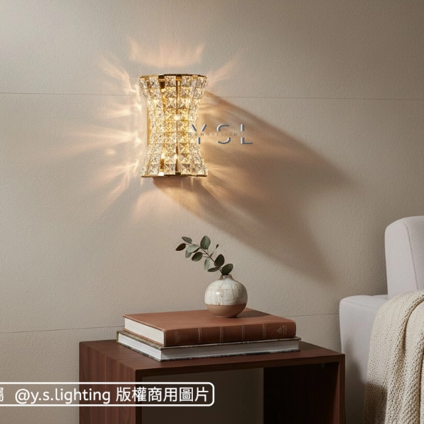 晶字塔壁燈