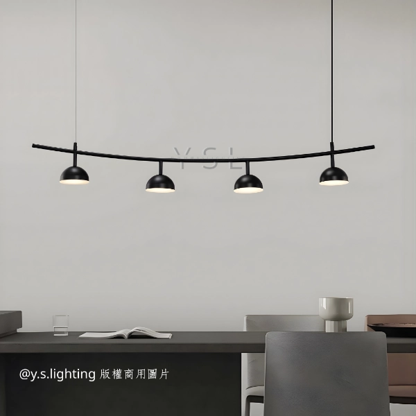 一彎新月吊燈