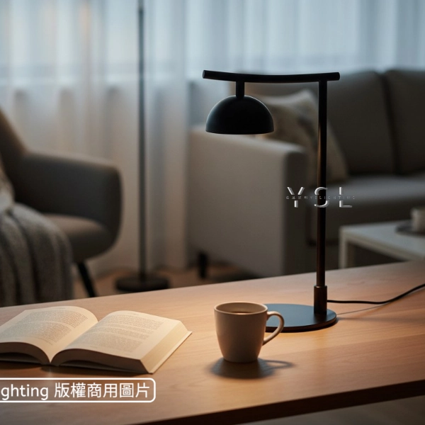 一彎新月檯燈