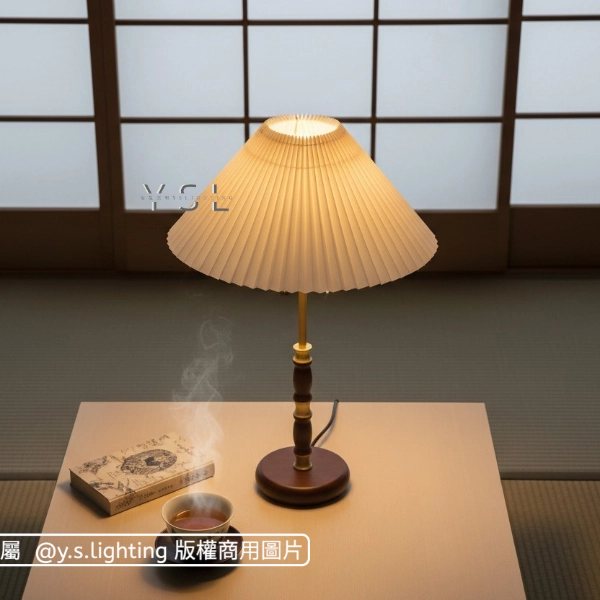 褶影檯燈